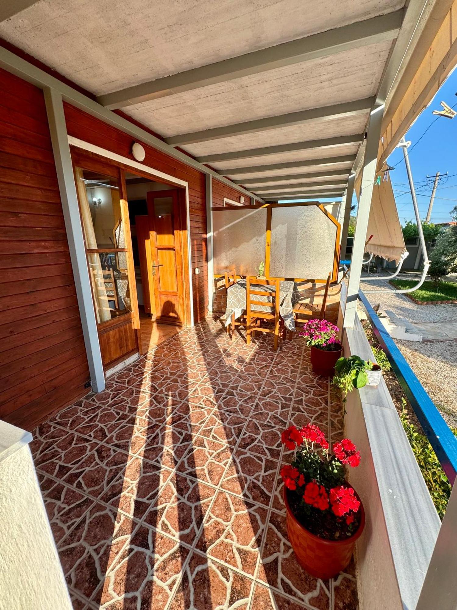 Guesthouse Rondo Himare Exterior photo